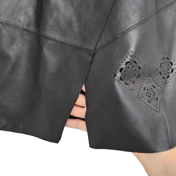 Anne Klein Women's Black Leather Skirt Laser Cut Detail Size 6 - Picture 4 of 8